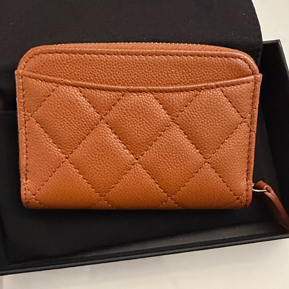 Chanel Caramel Caviar Zippy Card Holder - Picture 3 of 7